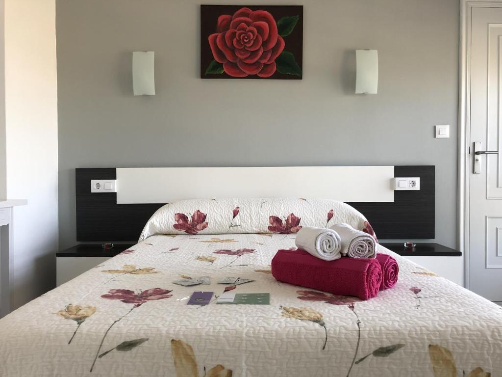 Habitación con cama grande y vistas al mar - 5