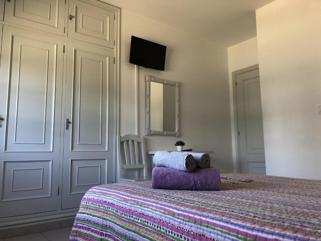Habitación con cama grande y vistas al mar - 9