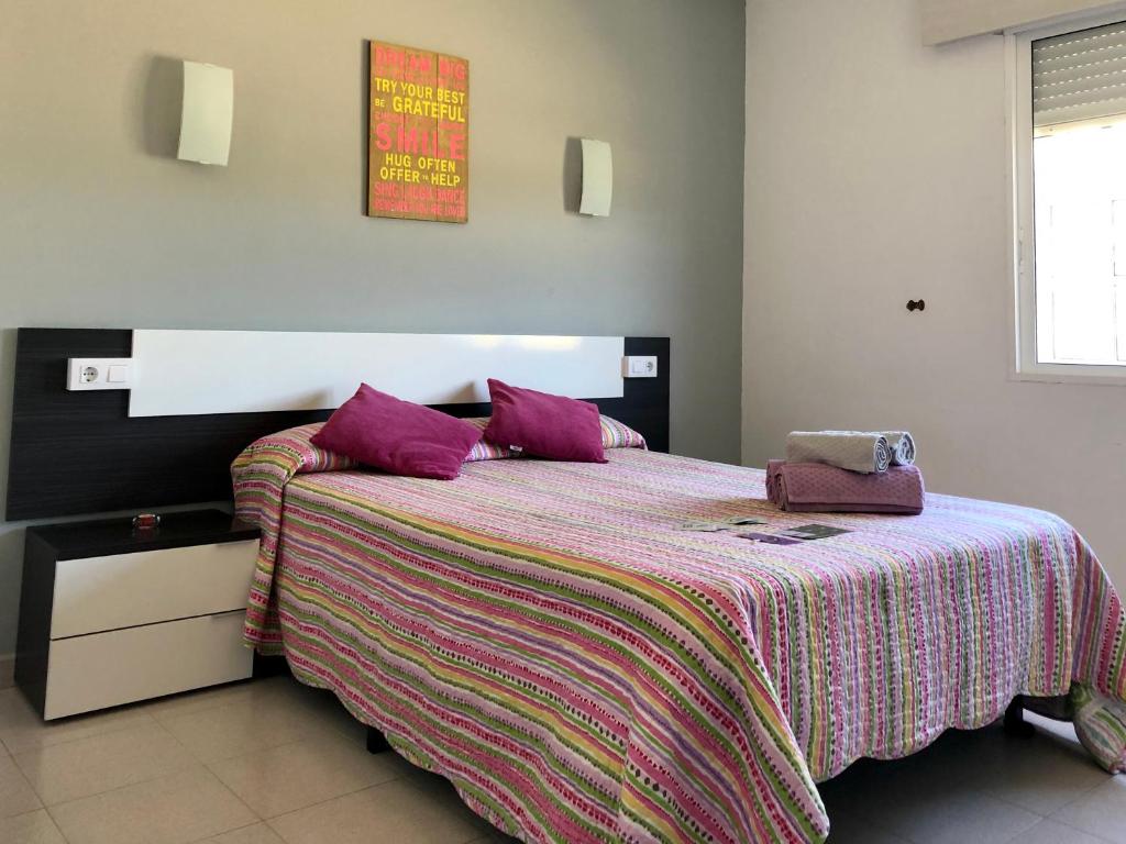 Habitación con cama grande y vistas al mar - 10