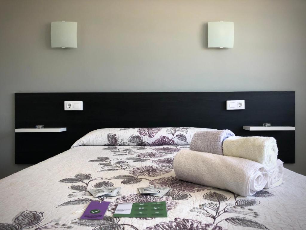 Habitación con cama grande y vistas al mar - 8